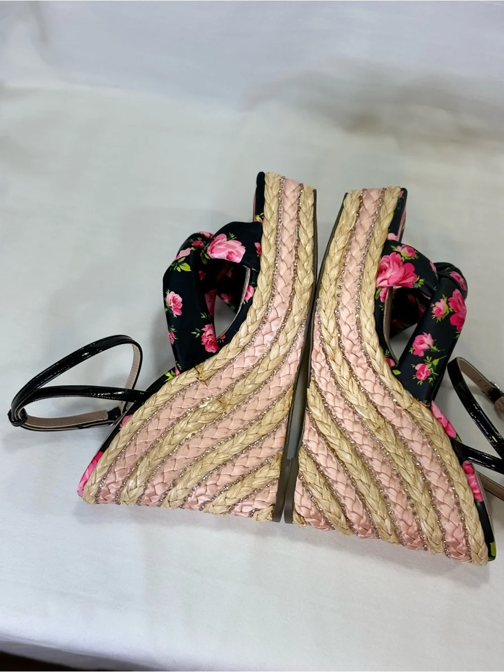 NWT BETSEY JOHNSON “Pansies” Floral Black Pink Wedge Sandals Ankle Strap 8 $149